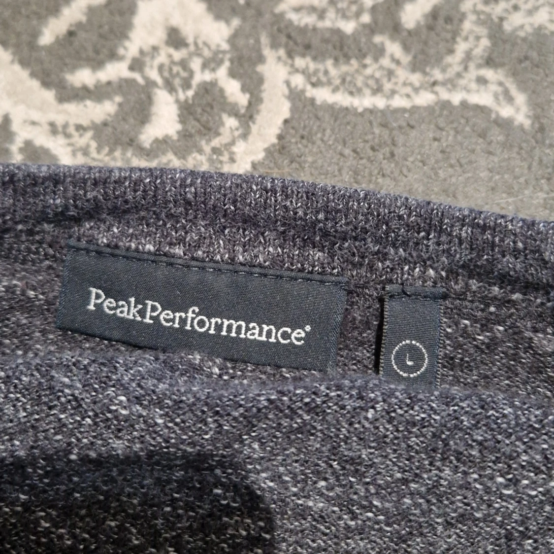 Mörkgrå stickad tröja Peak Performance