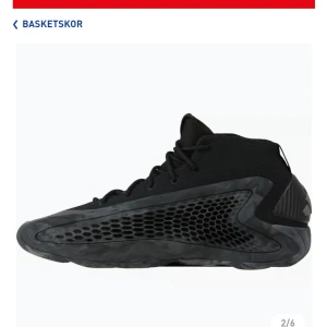 Ett par ae1 - Snygga svarta basketskor med hög mid och unik, ae1 kan få nya färska bilder på dom om de behövs de har blivit använda en halv säsong, pris går att diskutera box ingår