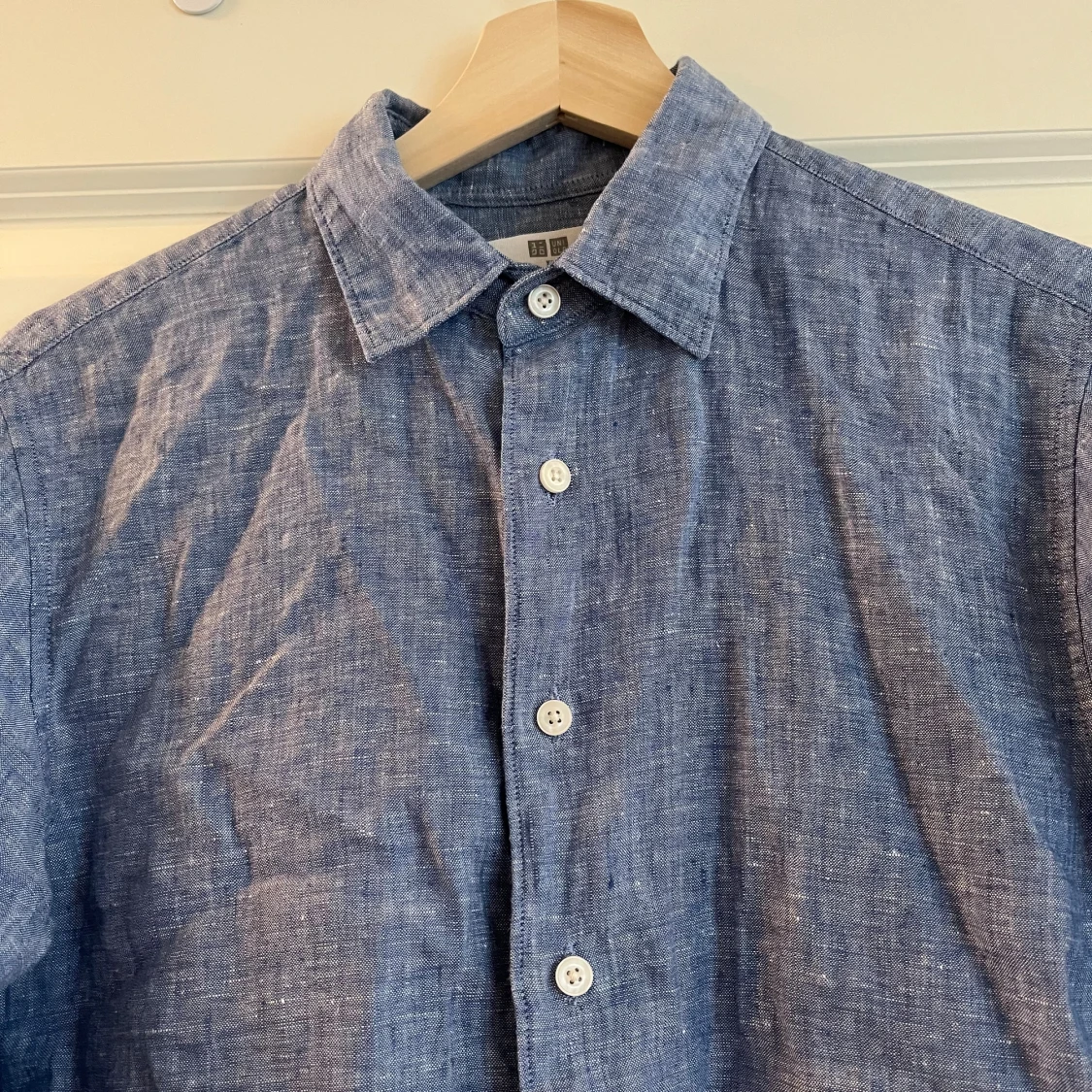 Blå linneskjorta från Uniqlo XS - 1