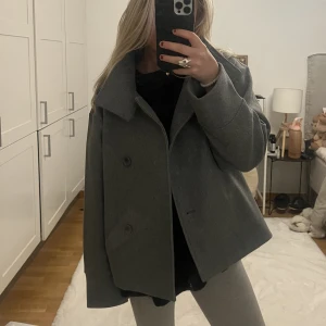 Kappa - Kappa från Gina i stl S! köpt för 599kr och endast använd vid ett tillfälle! så himla skön o fin perfekt till hösten!😍❤️(slutsåld på hemsidan) 