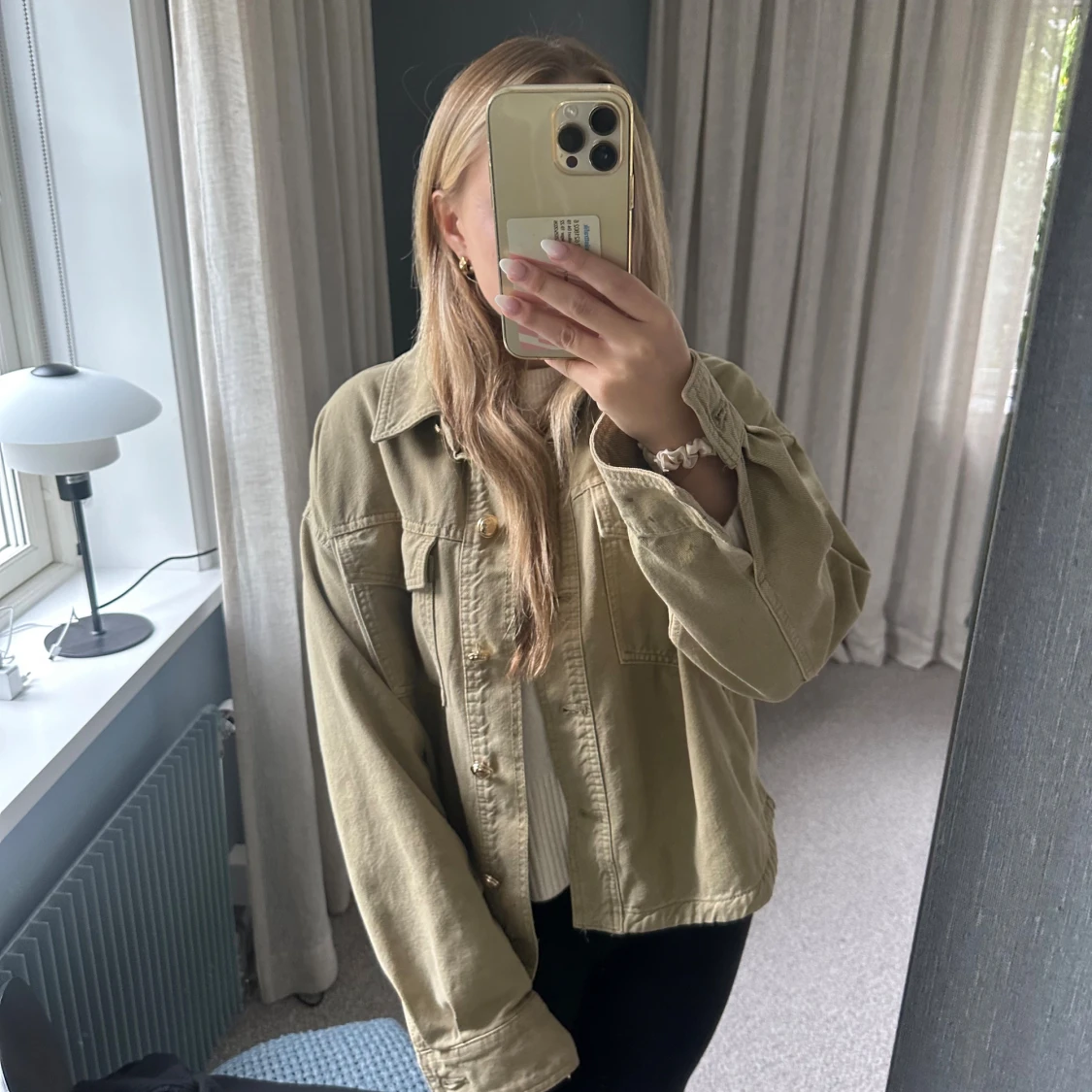 Grön jeansjacka med guldknappar - 1