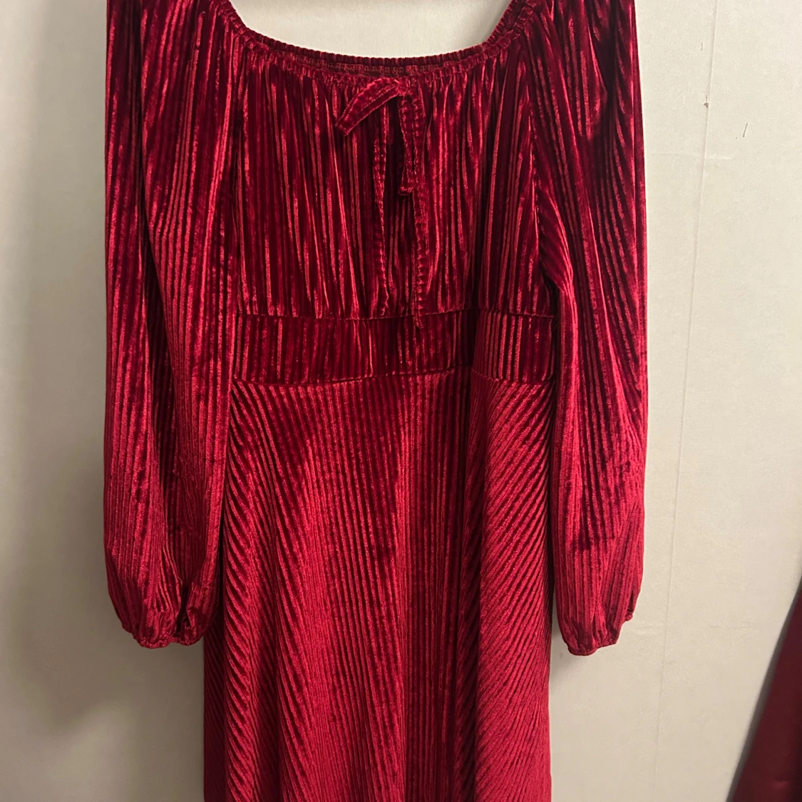 Röd sammetsklänning från SHEIN Curve