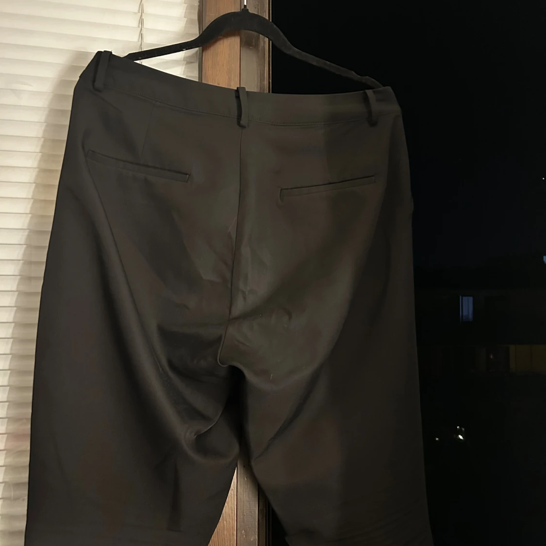 Svarta kostymbyxor från BikBok - 1