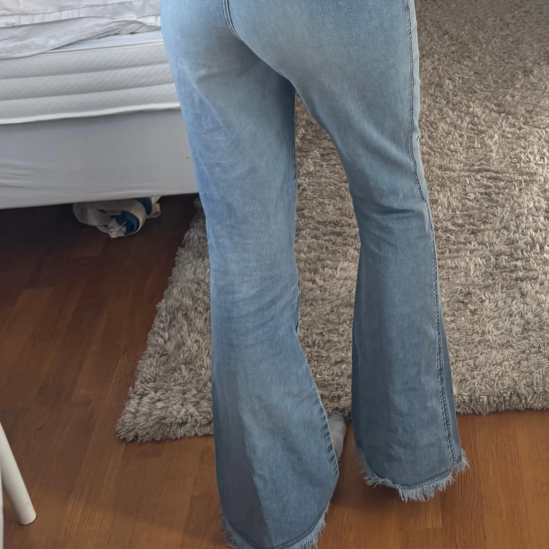 Ljusblå bootcut jeans med snörning - 1