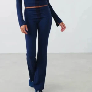 Yogapants - Brukar inte användas eftersom att jag redan har svarta❤️passar mig som brukar ha s och är 167. Köpt från Gina ej second hand 