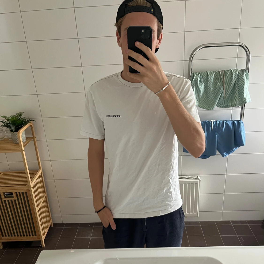 Vit t-shirt från Axel Arigato