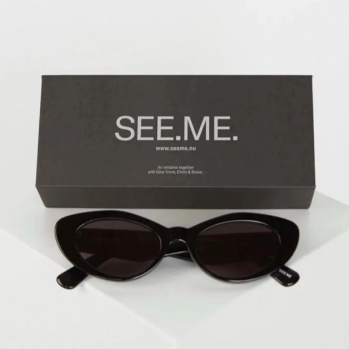 Svarta cat eye-solglasögon SEE.ME