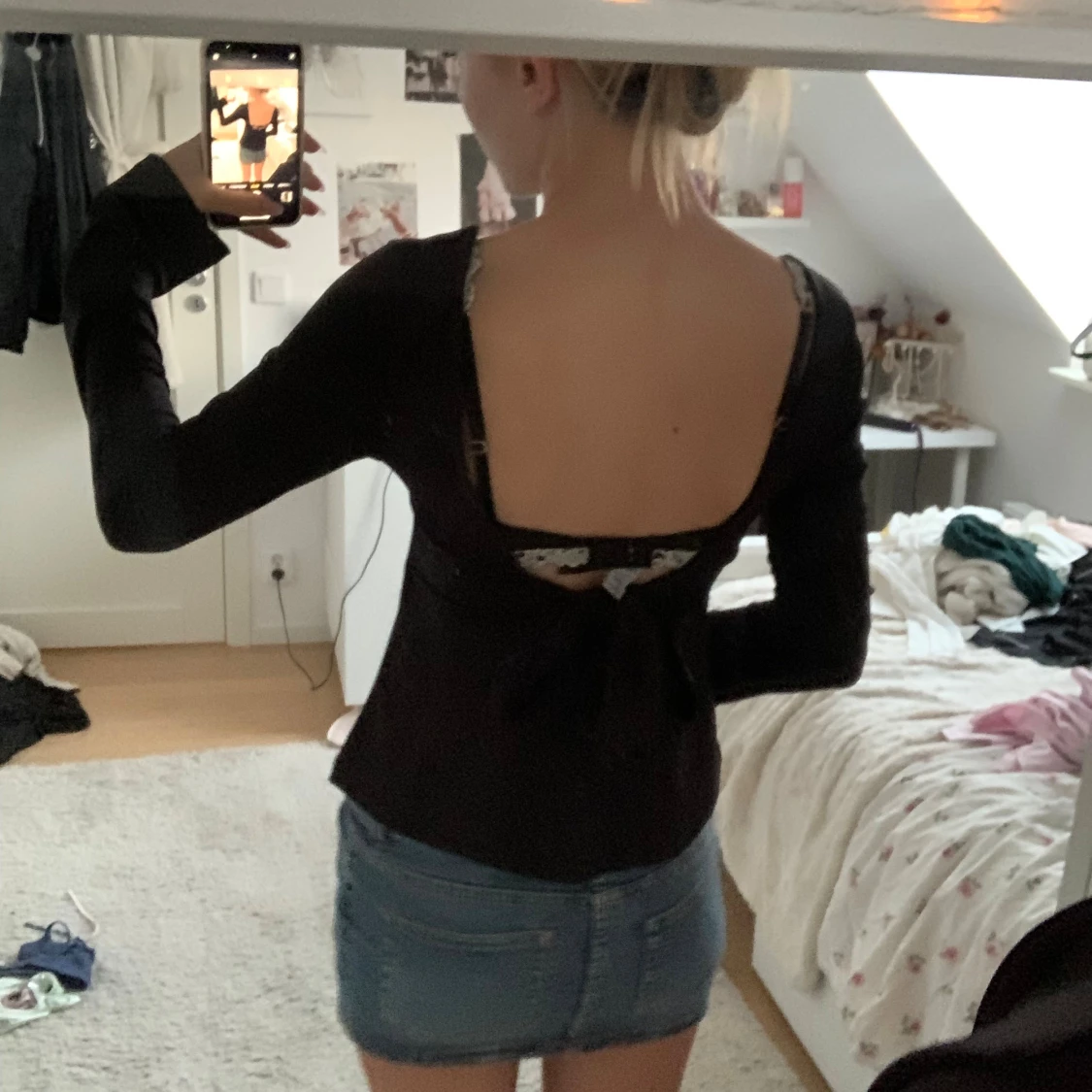 Svart långärmad omlottopp med öppen rygg - 1