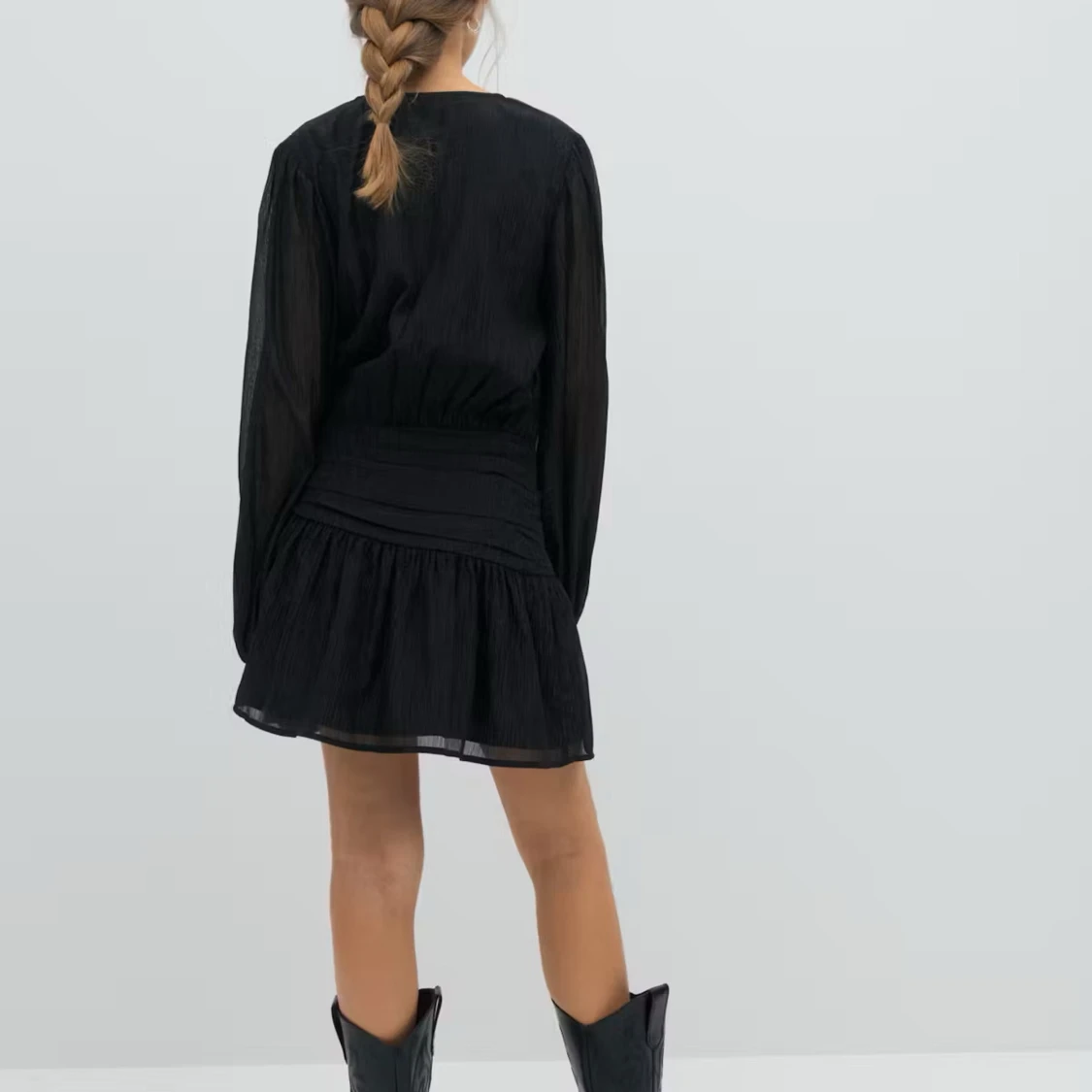 Glittrig klänning  - 1