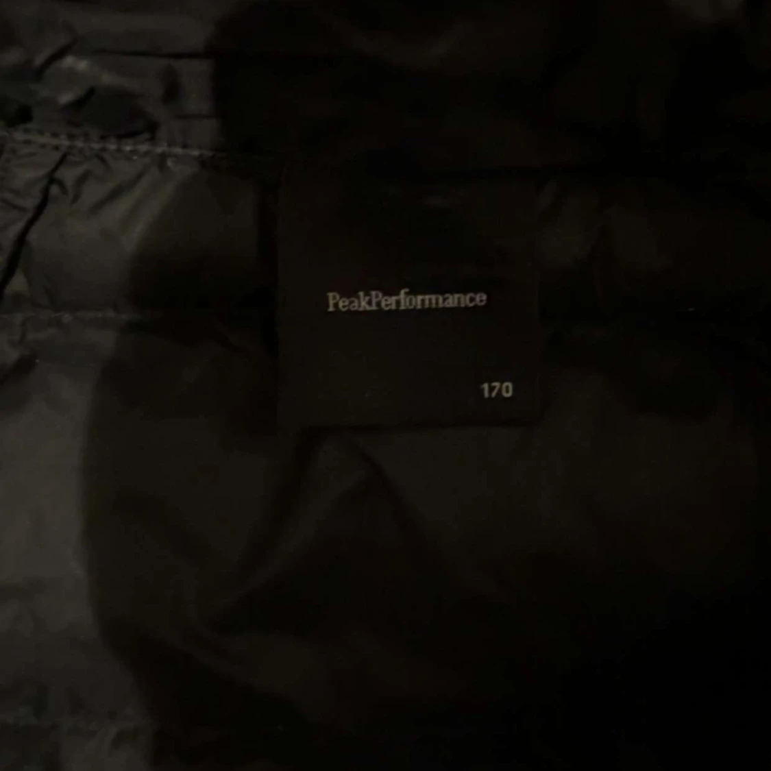 Svart Peak Performance pufferjacka - 1