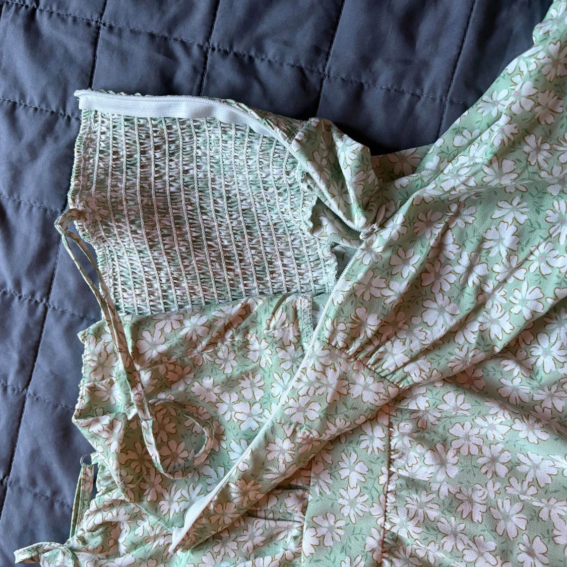 Grön blommig klänning med smock, M - 2