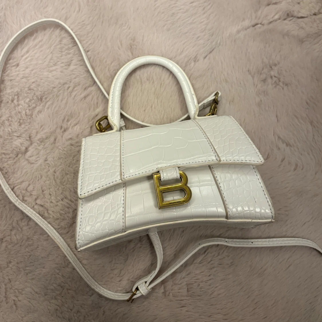 Vit handväska i skinn - 1