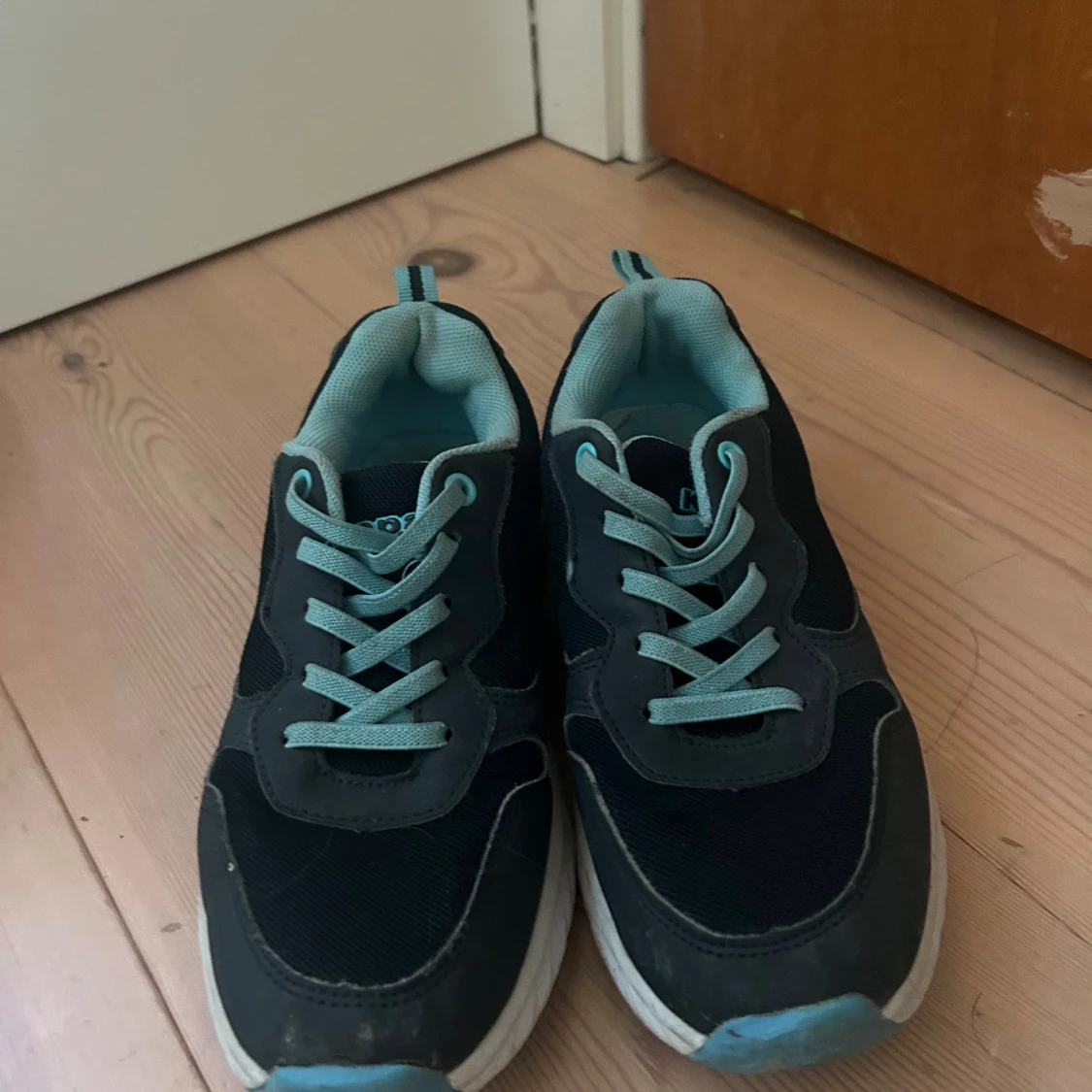 Svarta Kappa sneakers med turkosa detaljer - 1