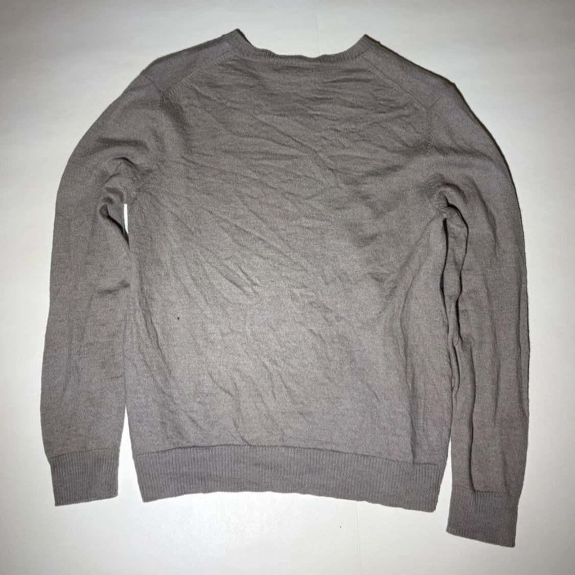 Beige v-ringad tröja från Calvin Klein - 1