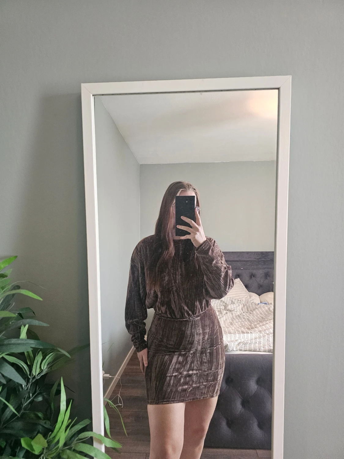 Brun sammetklänning från NA-KD - 5