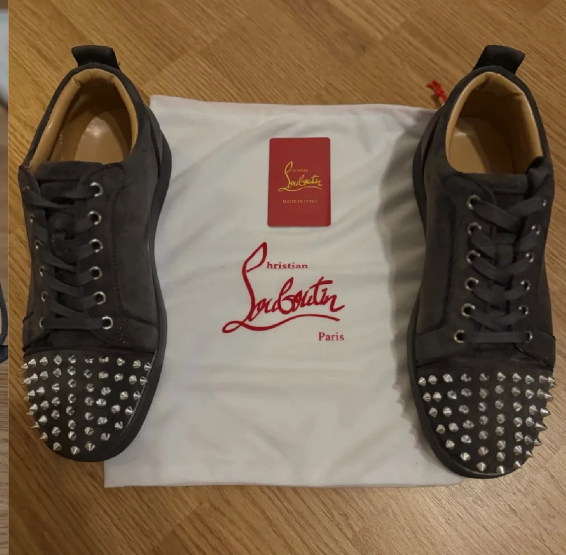 Christian Louboutin svarta sneakers med nitar - 1