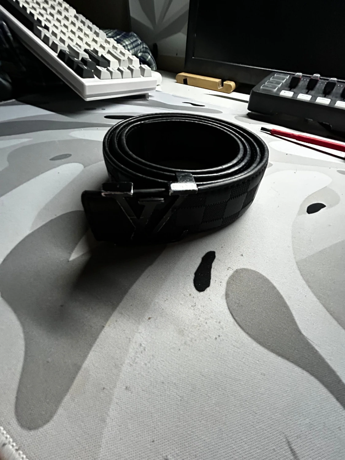 Svart rutigt L v bälte - 1