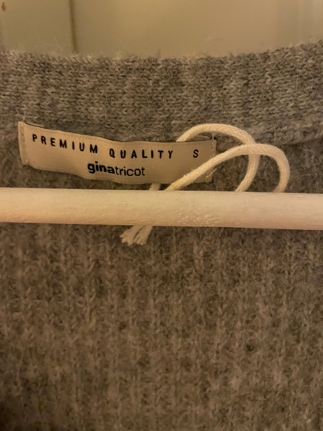 Stickad kofta med knappar - 2