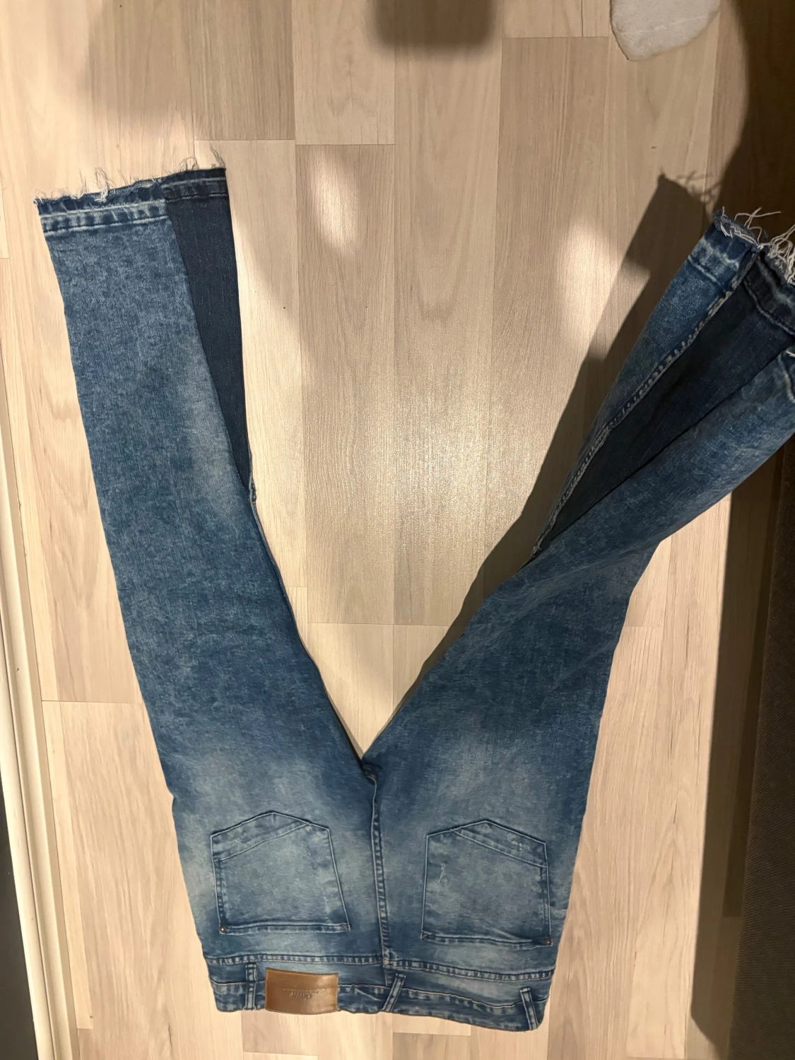 Blå slitna jeans från Zara fleard - 2