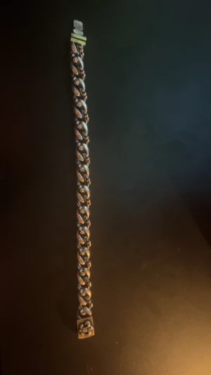 Chrome hearts armband - Tvärfett armband från chrome hearts. Pris är diskuterbart, skriv vid frågor!