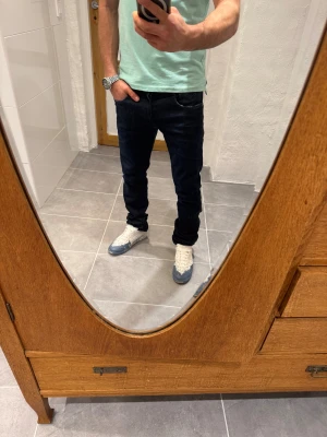 Replay jeans  - Ett par snygga byxor från Replay i storlek W32 L34 i modellen Anbbas