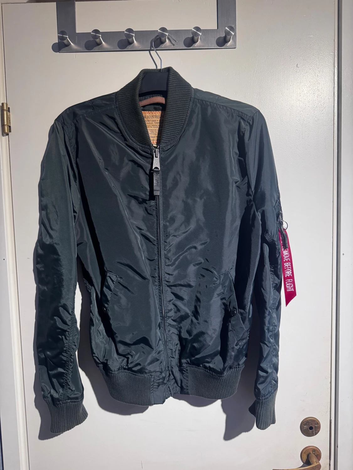 Svart bomberjacka Alpha Industries M