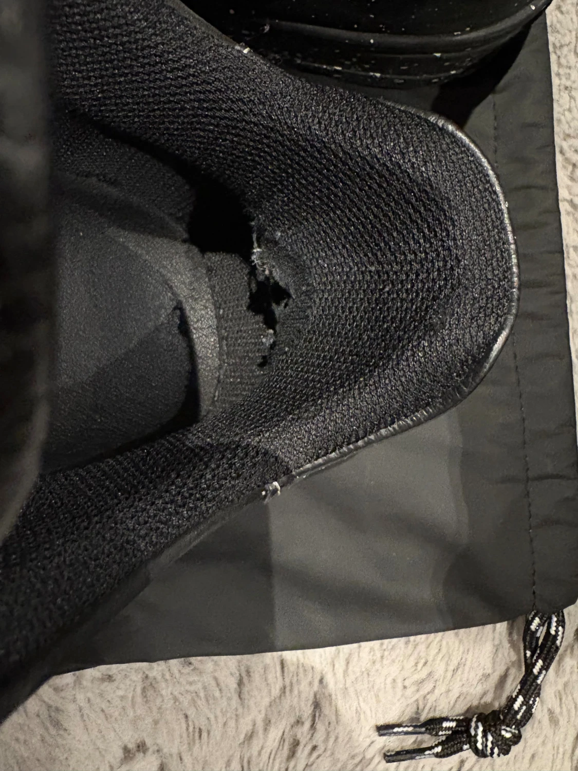 Svarta sneakers från Numeris med vita stänk - 3