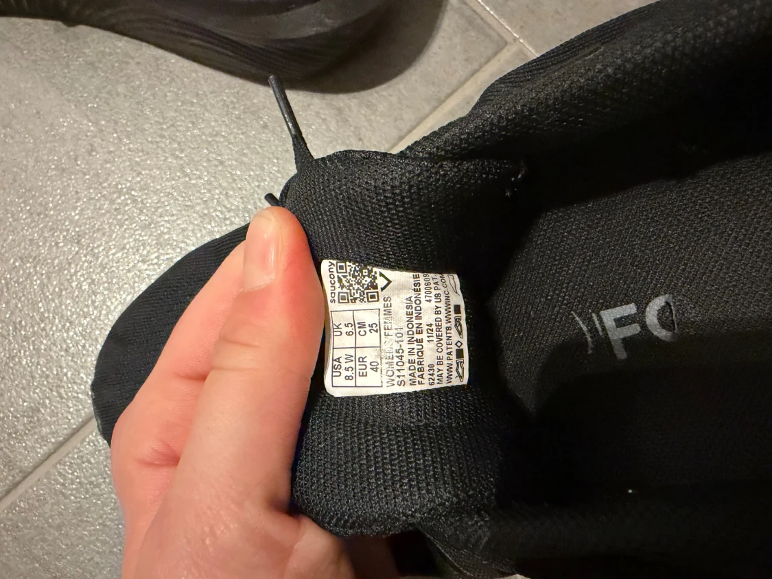 Svarta Saucony sneakers strl 40 - 2