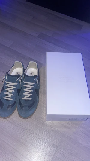 Maison Margiela - Storlek 45 kom privat för mer info! Har inte kvitto men box följer med!