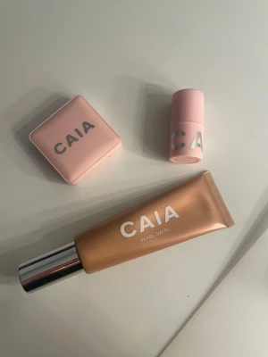 Caia smink bundle glow blush highlighter liquid stick  - Caia bundle, nypris: 855, se bilder för färger osv🩷