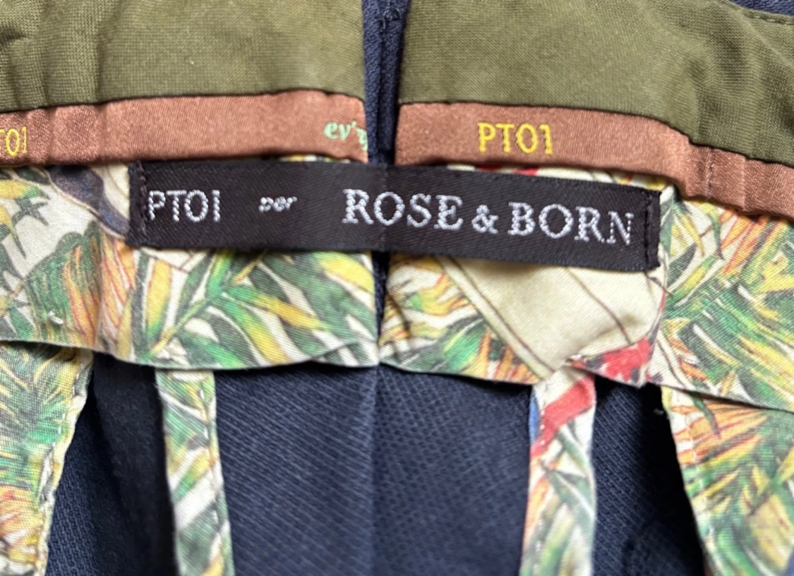 Mörkblå chinos från PT01 x Rose & Born - 3