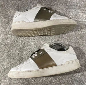 Valentino Opens  - Hej! Säljer nu mina skor från märket Valentino, storlek 39 bra skick, givetvis äkta. Tveka inte på att höra av dig om du har frågor eller funderingar kring skorna! 