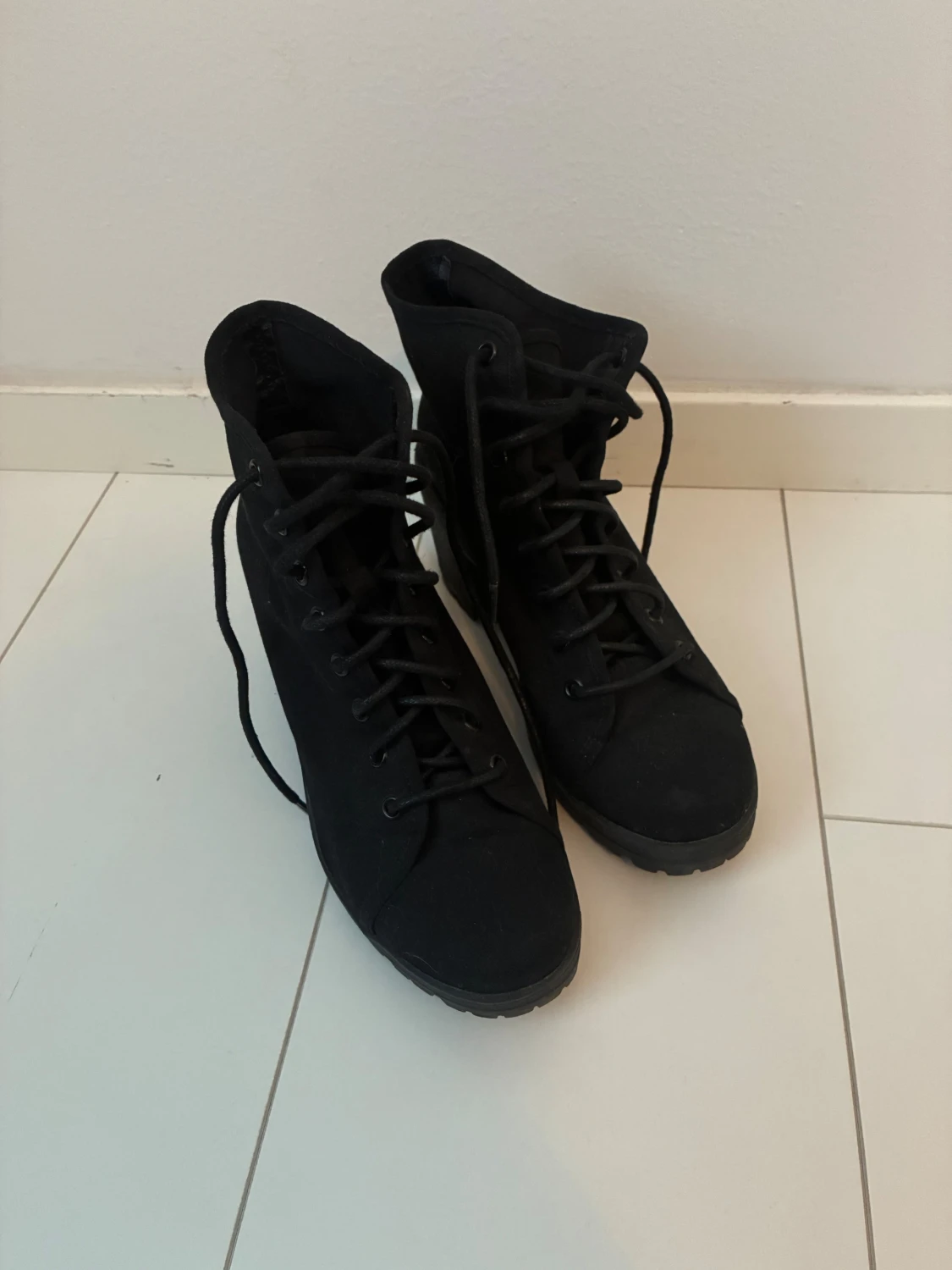 Svarta boots med klack och snörning - 3