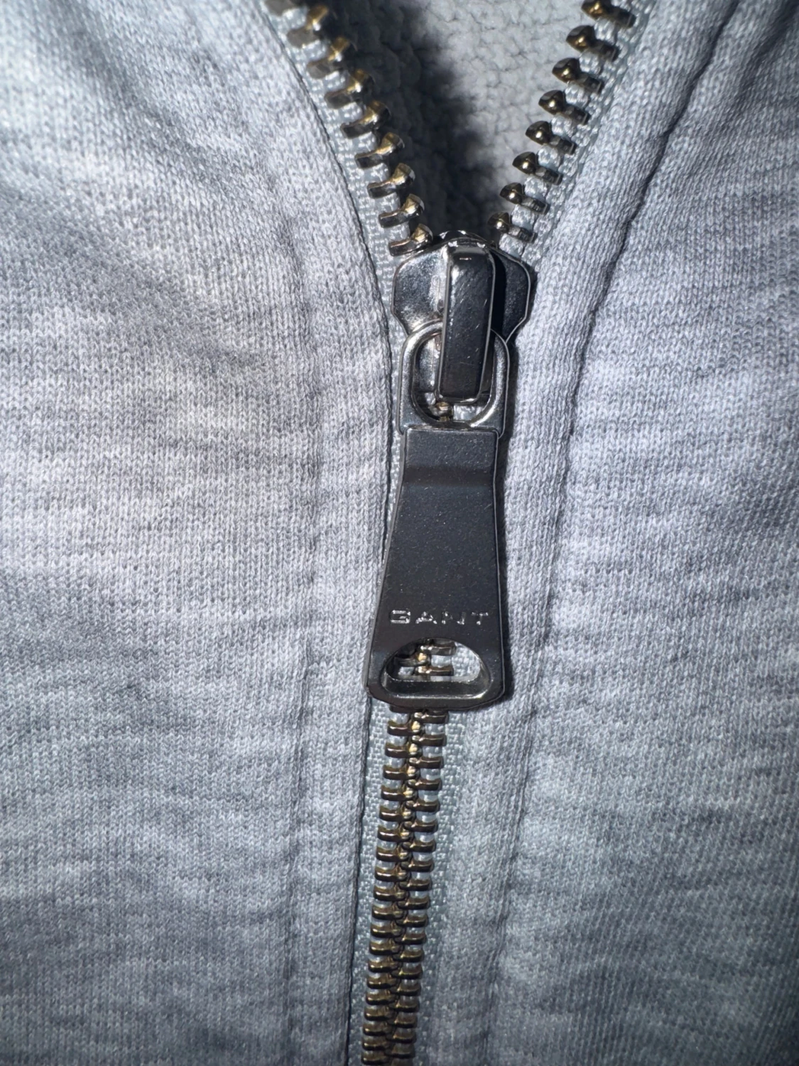 Grå hoodie från GANT med dragkedja - 3