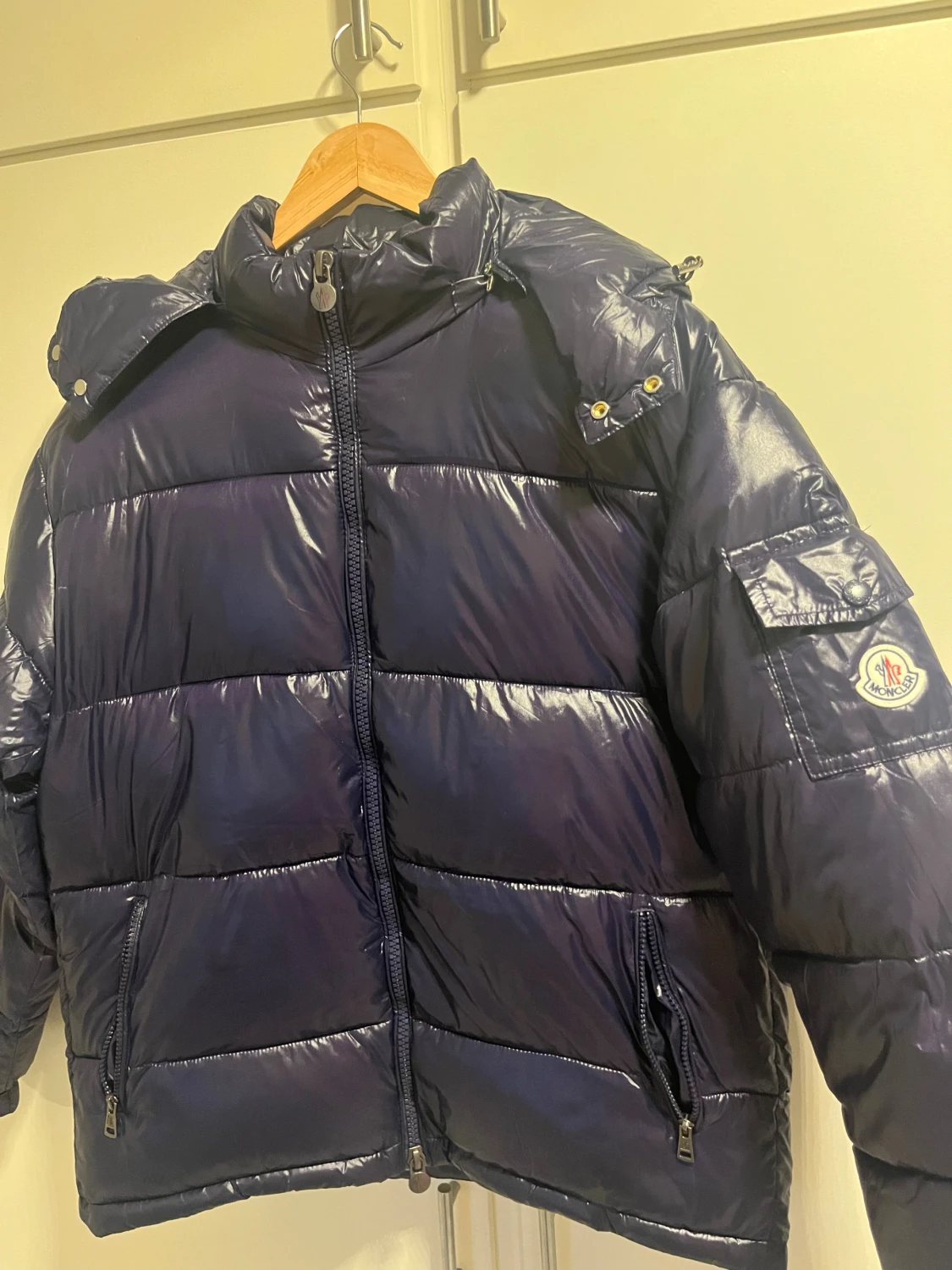 Mörkblå Moncler Maya
