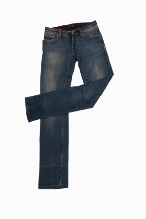 Tramarossa jeans - Säljer nu ett par tramarossa jeans i fint skick | skick 9/10 | strlk 29 | modellen är 180 cm och väger 75 kg, hör av dig vid fler funderingar.