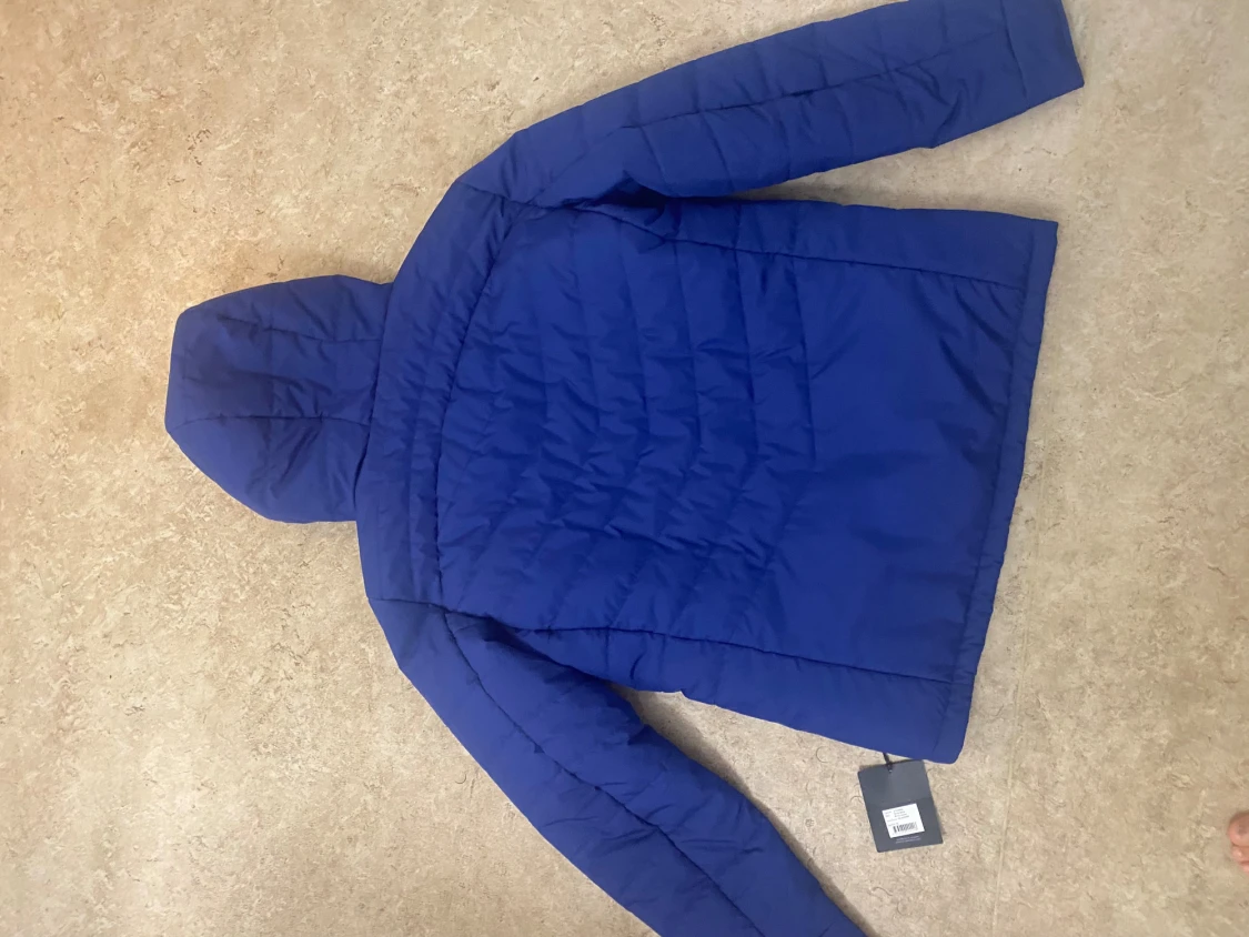Blå pufferjacka från Peak Performance - 1