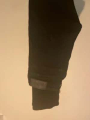 Svarta dressman jeans - Ett par svarta jeans från dressman som passar till alla tillfälle. 