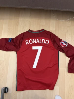 Portugal EM final tröja 2016 - Portugal EM final tröja 2016, Ronaldo, använd typ 2 gånger, sjukt bra skick, storlek s