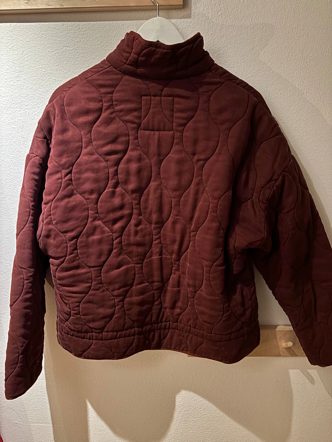 Vinröd quiltad jacka Zara - 1