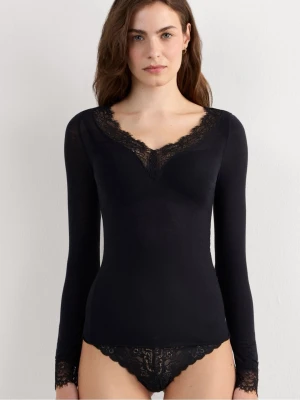 intimissimi tröja - jättefin kashmir långärmad tröja från intimissimi med spetsdetaljer. säljer då den inte kommer till användning💗kontakta mig för fler bilder eller andra frågor!