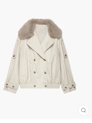 SÖKER! - Någon som vill sälja denna jackan till ett bra pris? 