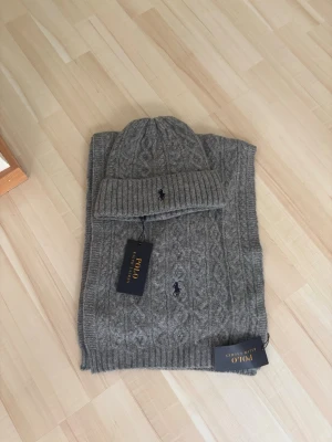 Mössa + halsduk  - Mössa halsduk