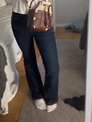 Mörkblå jeans  - Mörkblå midwaist jeans 