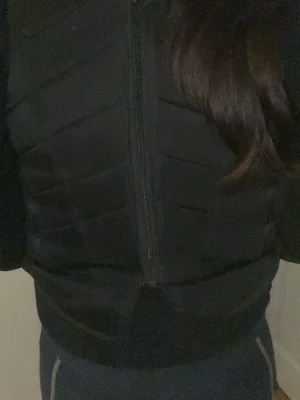Svart ridväst i jätte bra skick - Svart riders company  ridväst i storlek s 