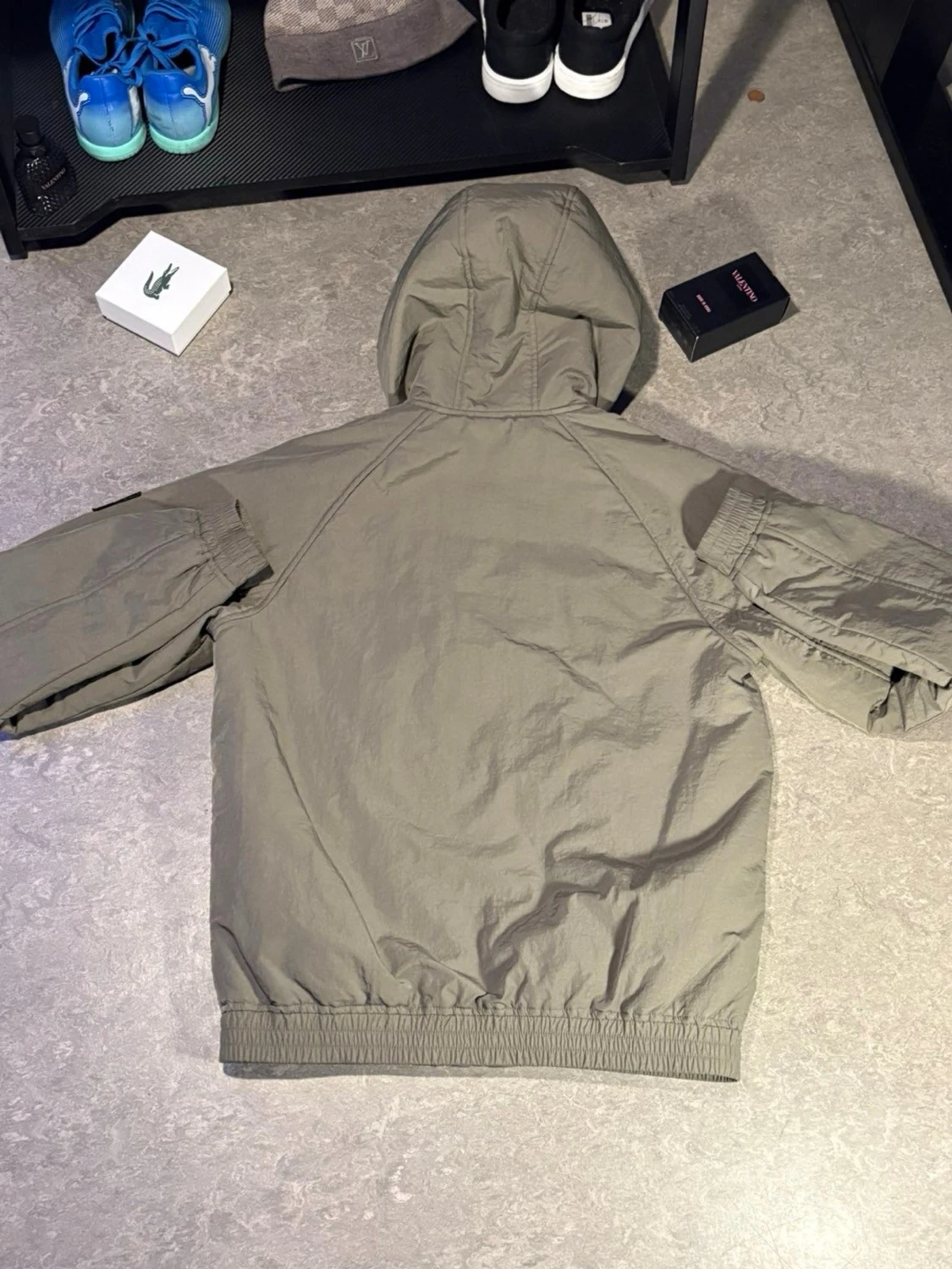 Olivgrön vindjacka från Calvin Klein - 1