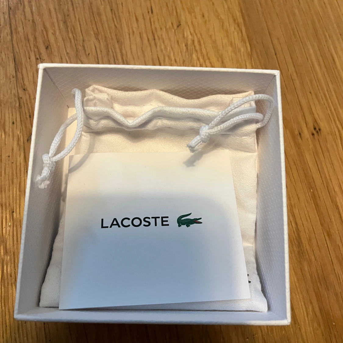 Silverfärgat armband från Lacoste - 1