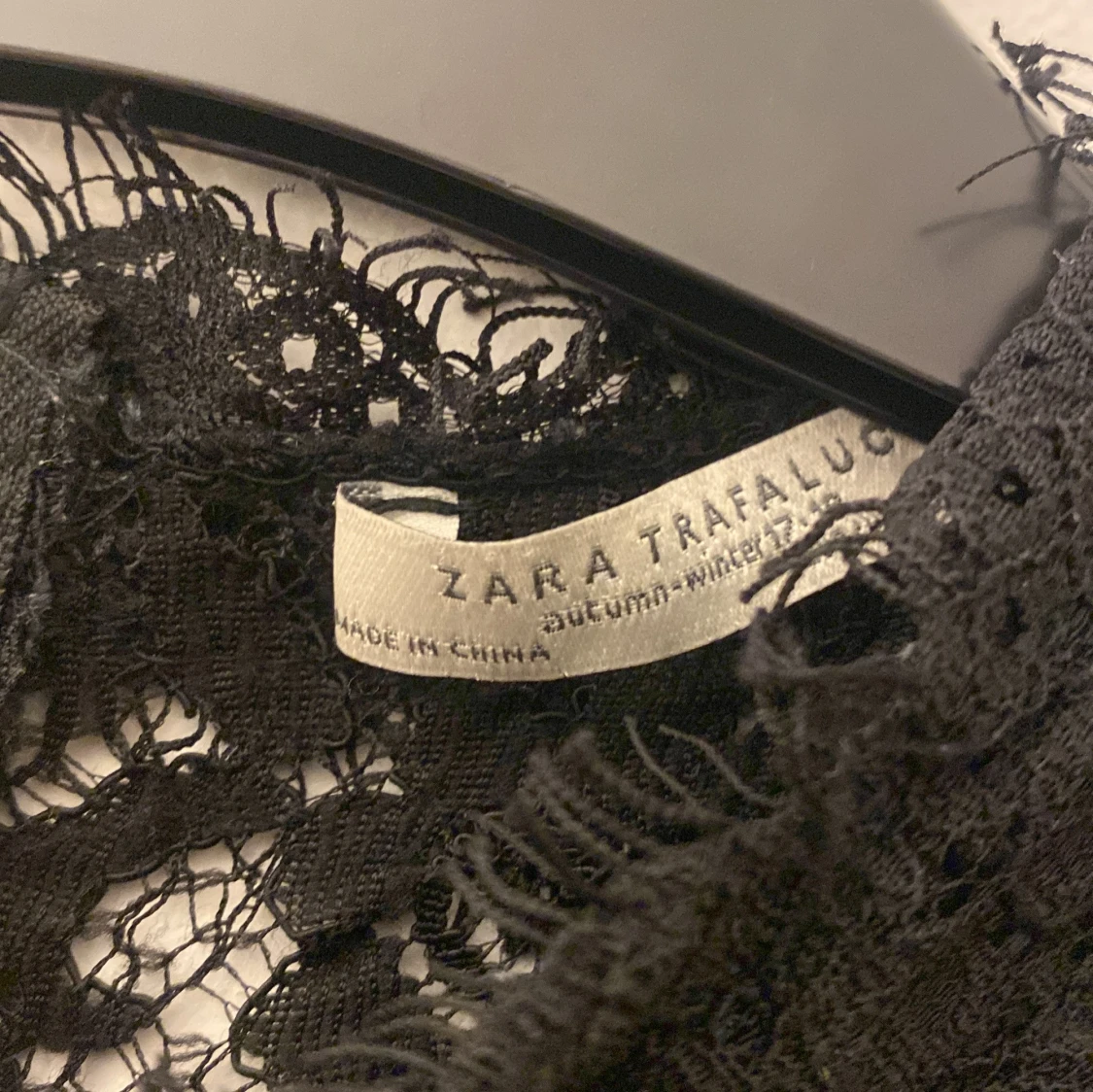 Svart spetsblus från Zara  - 1