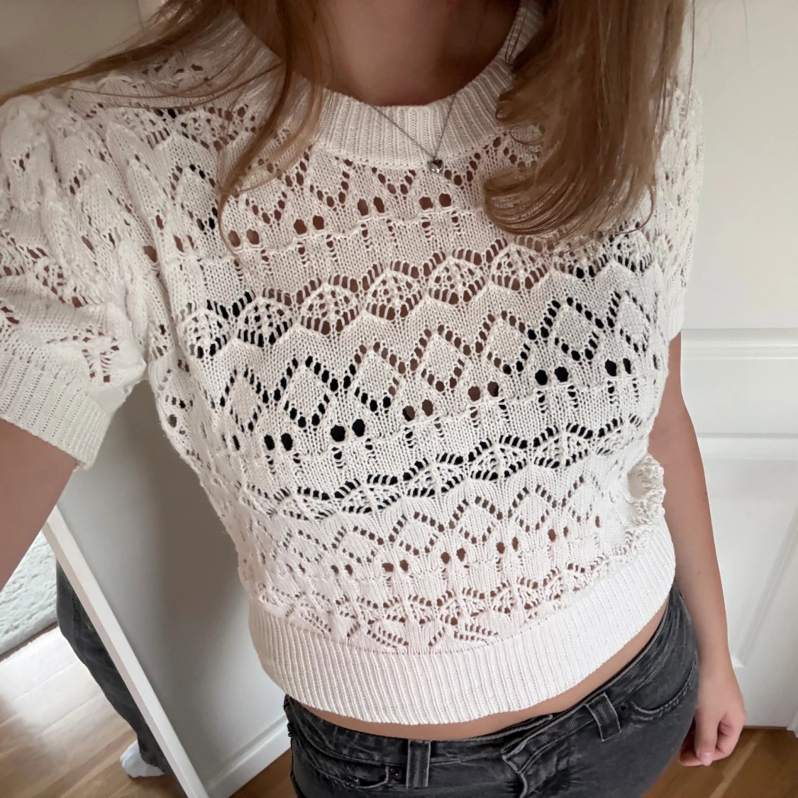 Vit stickad croppad topp - 1