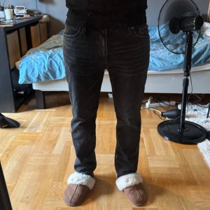 Jeans från Jack & Jones - Storlek 31/30 i passformen straight leg/regluar. Endast använda en gång.